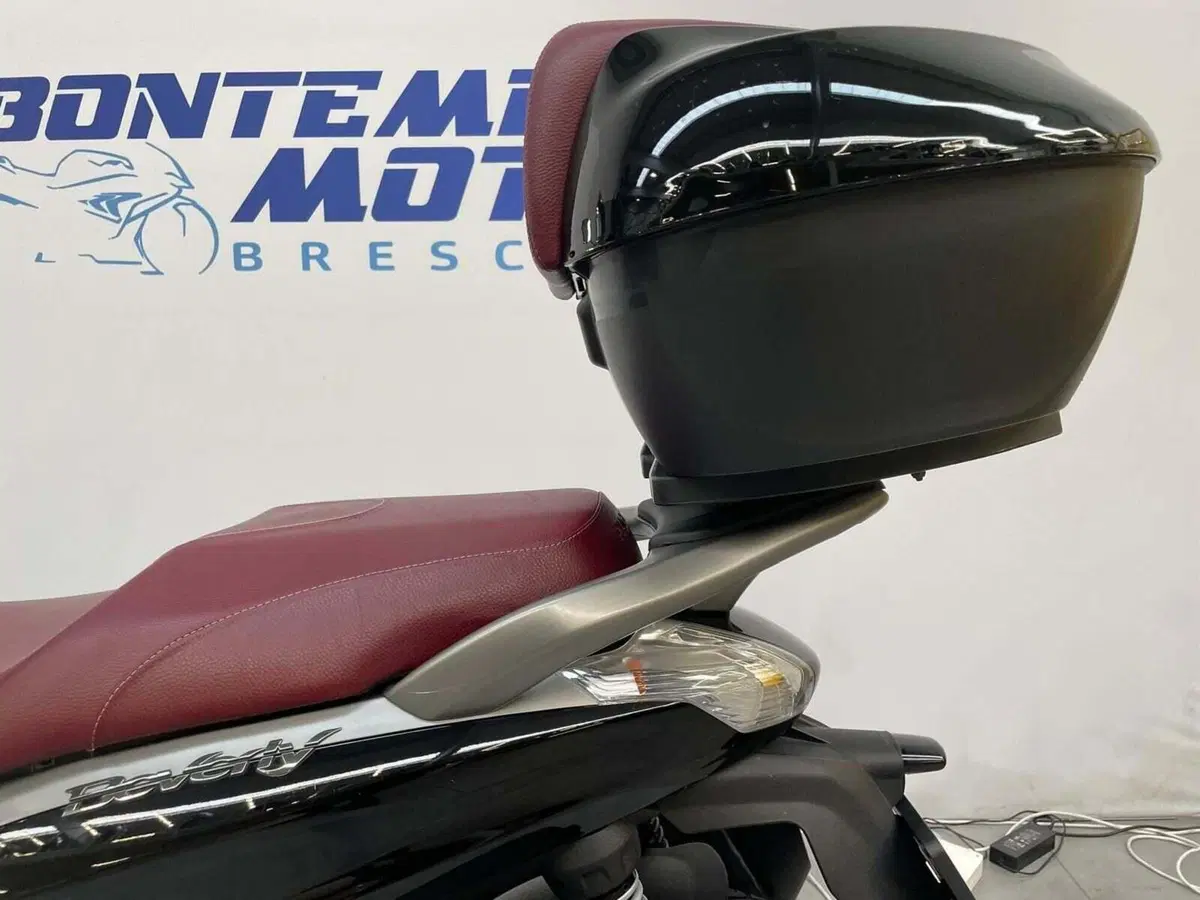 Piaggio Beverly 350 ABS (2016 - 20) (9)