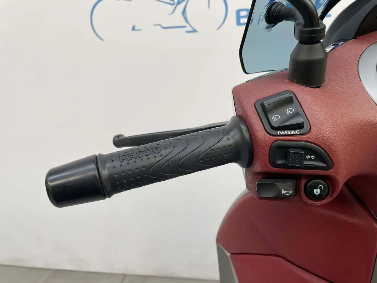 Piaggio Beverly 350 ABS (2016 - 20) (12)