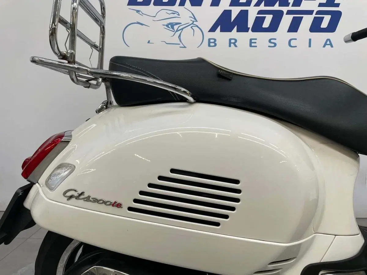 Vespa GTS 300 ABS (2014 - 16) (3)