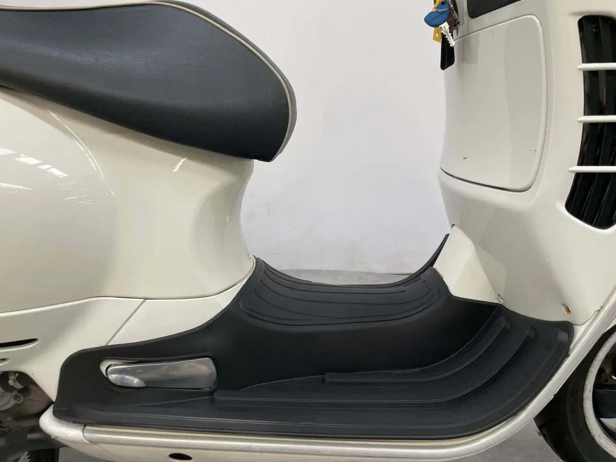 Vespa GTS 300 ABS (2014 - 16) (6)