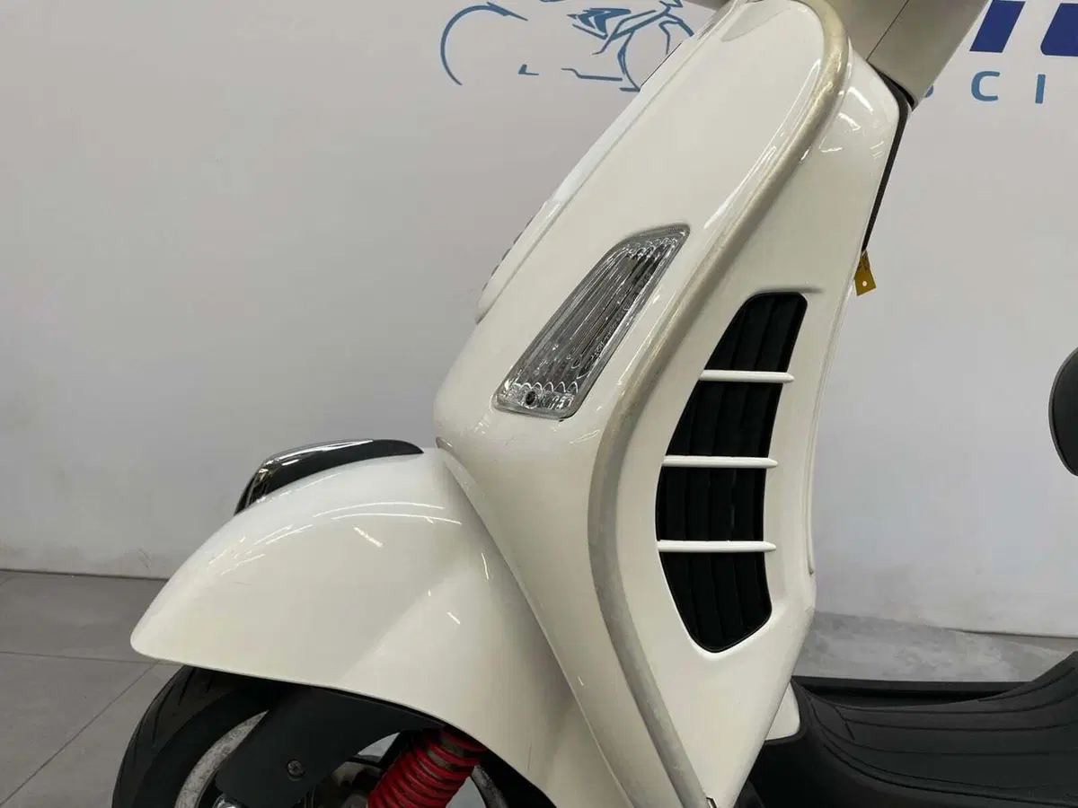 Vespa GTS 300 ABS (2014 - 16) (9)
