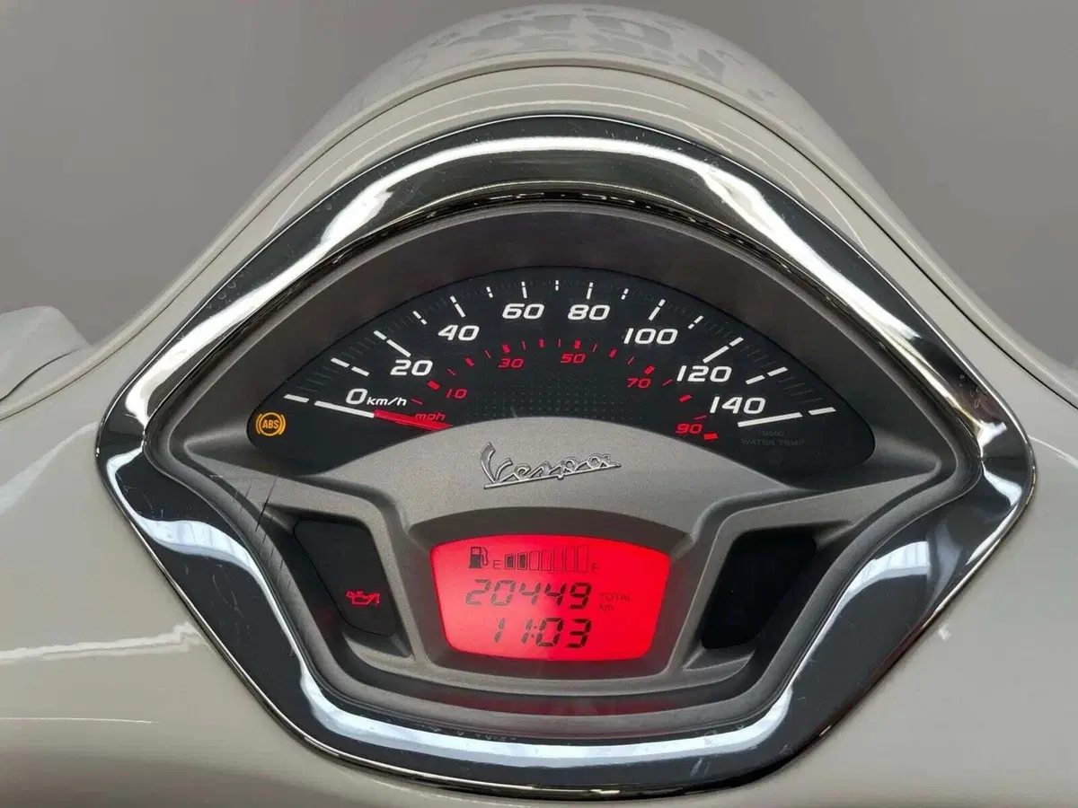 Vespa GTS 300 ABS (2014 - 16) (11)