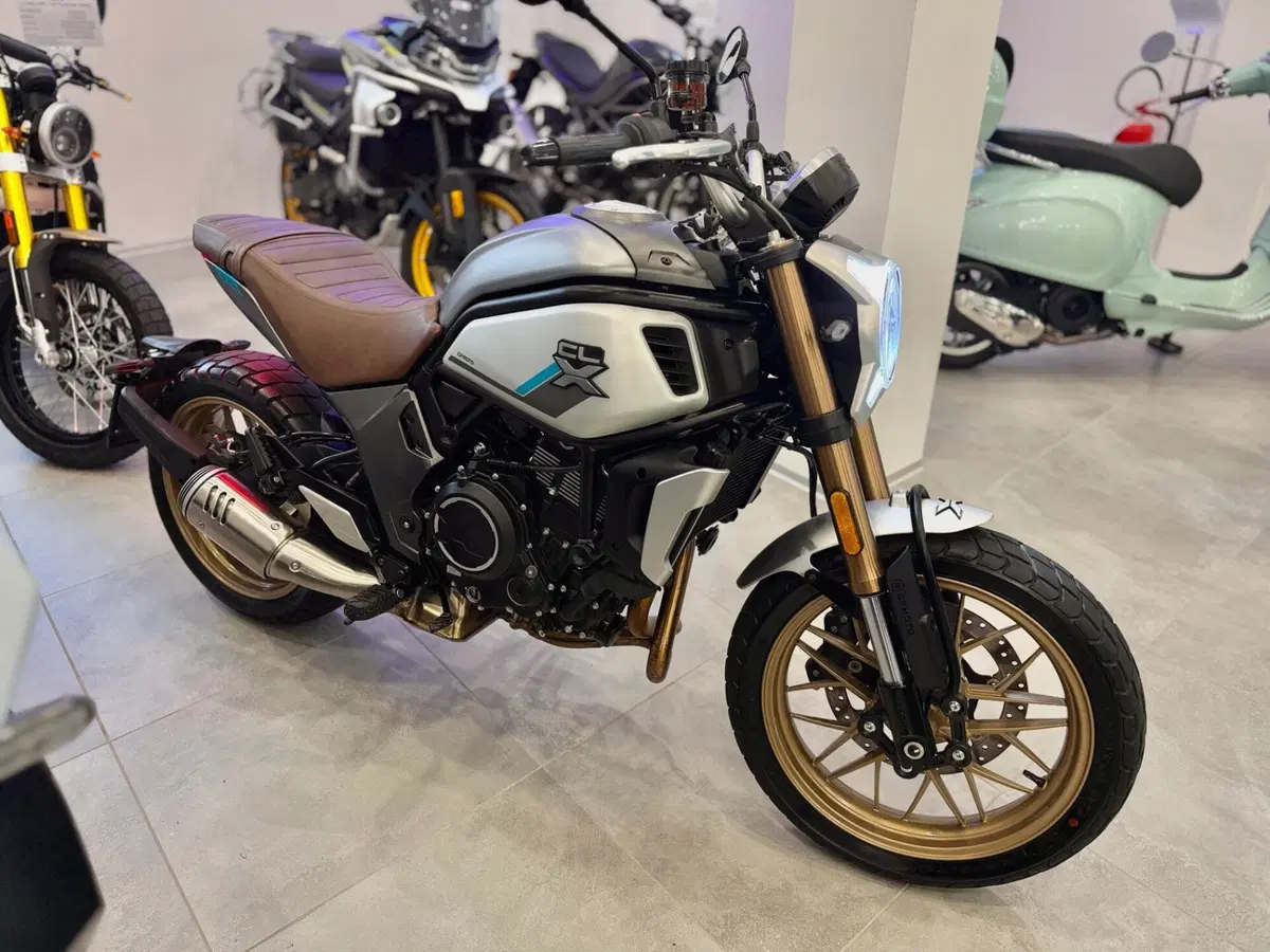 CFMOTO 700CL-X Heritage (2021 - 26) (2)