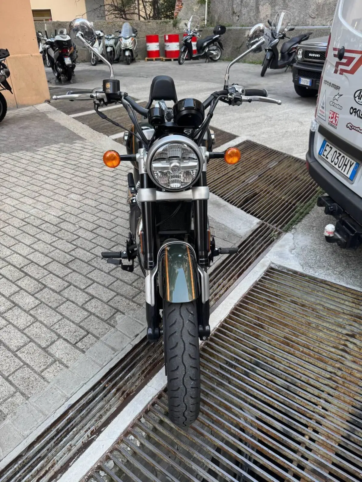 Royal Enfield Super Meteor 650 (2023 - 26) (3)
