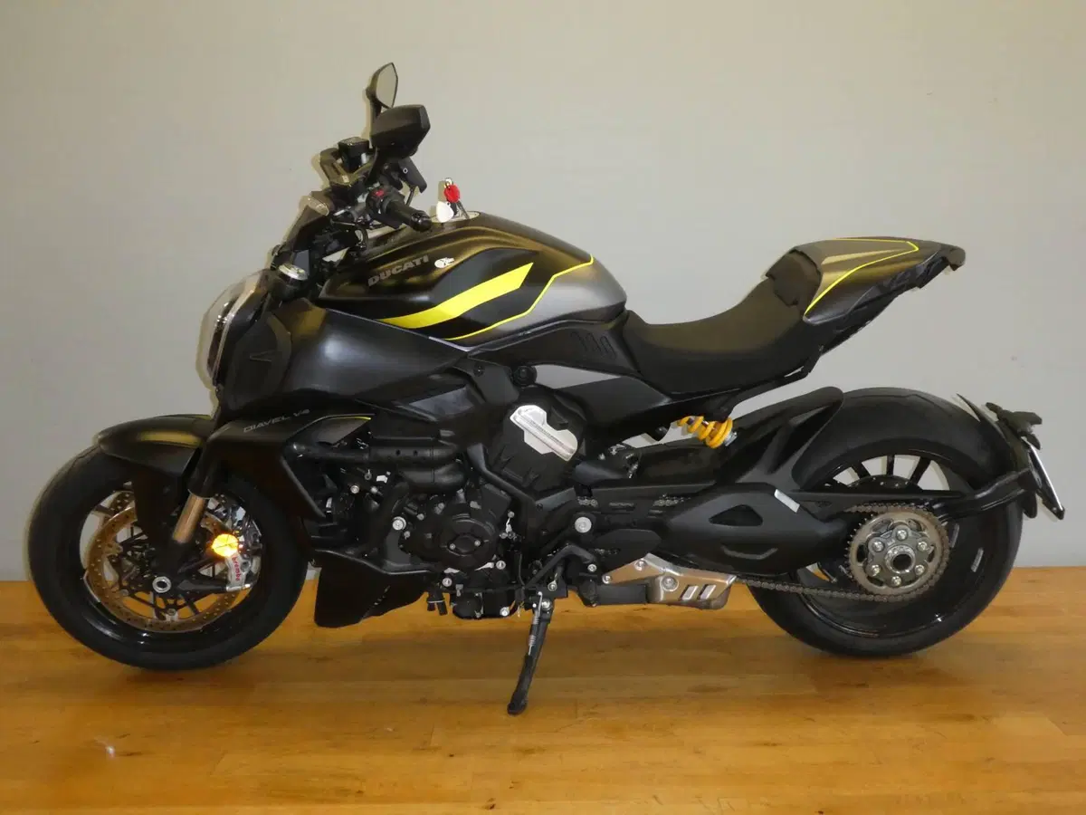 Ducati Diavel V4 (2023 - 26) (3)