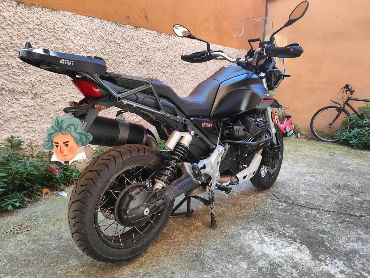 Moto Guzzi V85 TT (2021 - 23) (2)