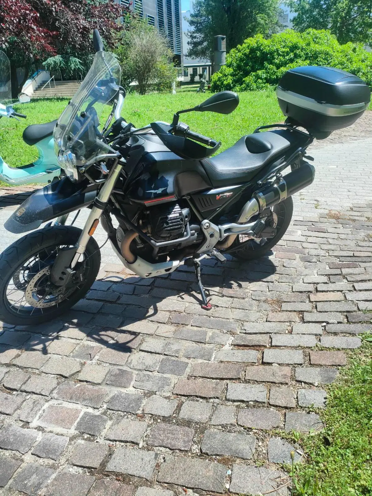 Moto Guzzi V85 TT (2021 - 23) (5)