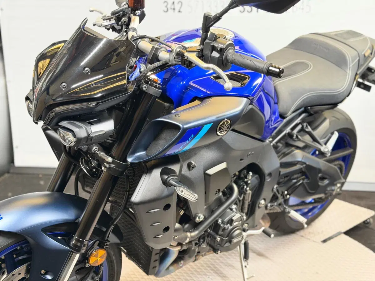 Yamaha MT-10 (2022 - 26) (9)