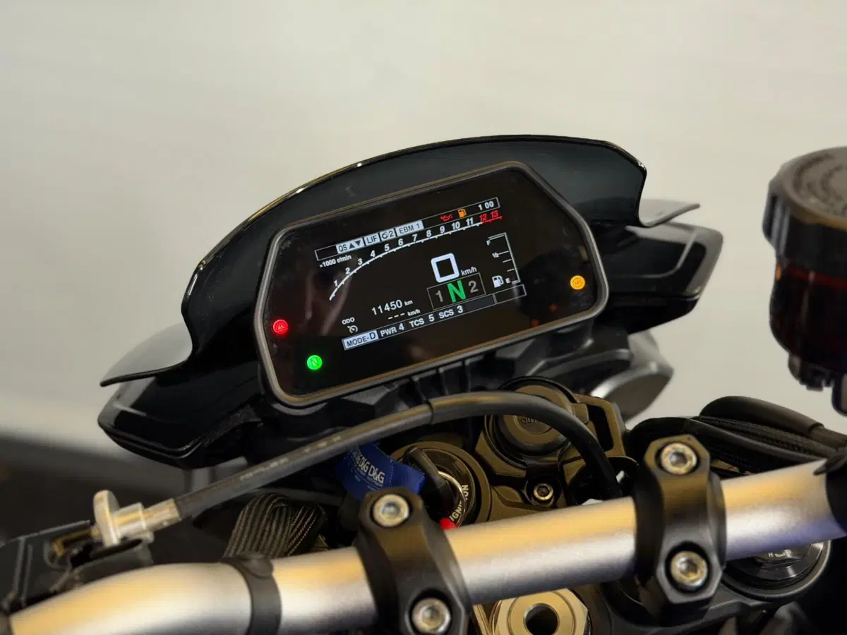 Yamaha MT-10 (2022 - 26) (18)