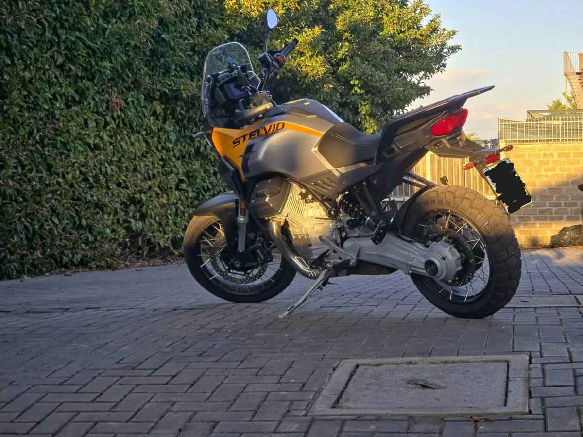 Moto Guzzi Stelvio (2024 - 26) (3)