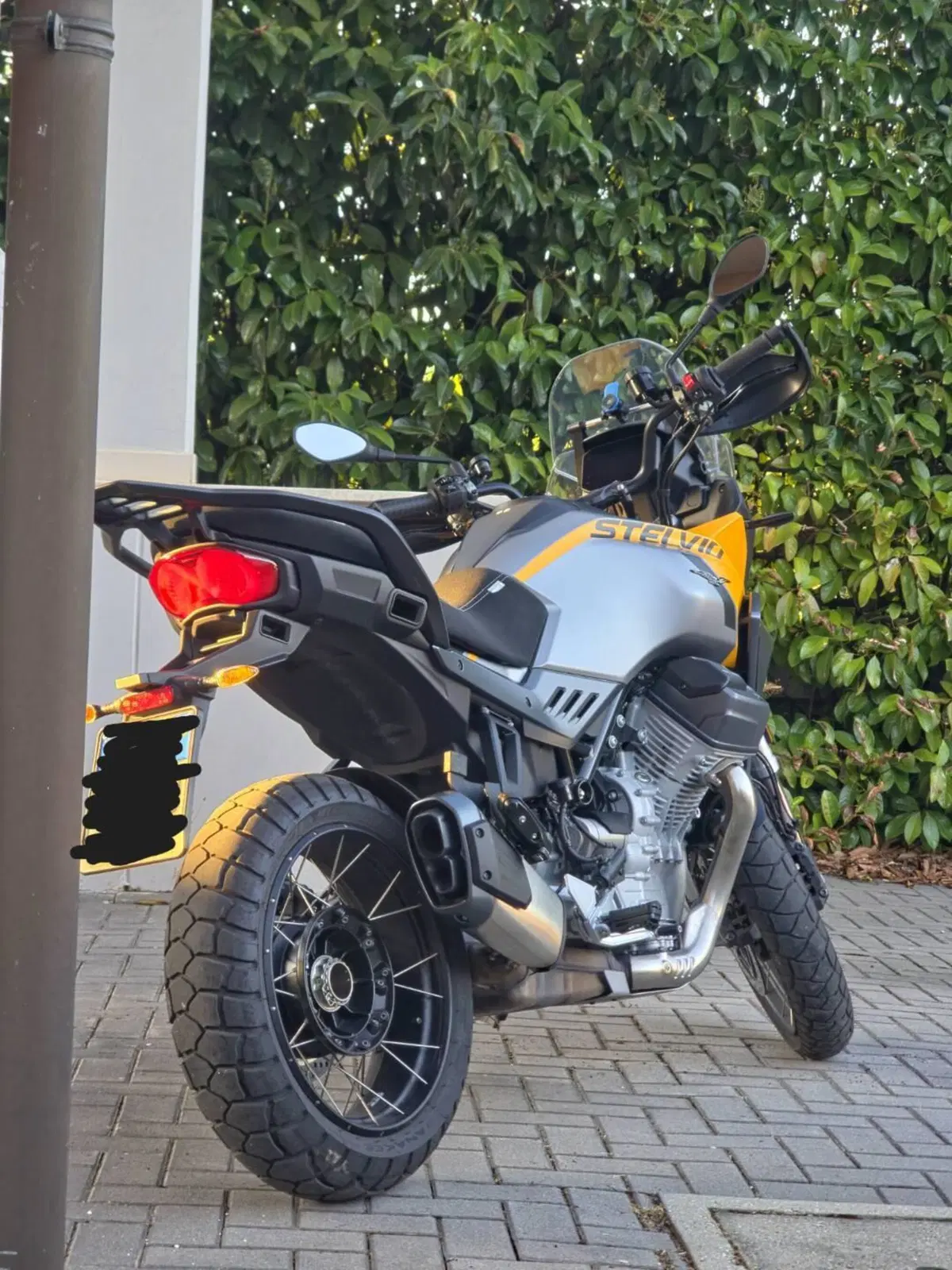 Moto Guzzi Stelvio (2024 - 26) (4)