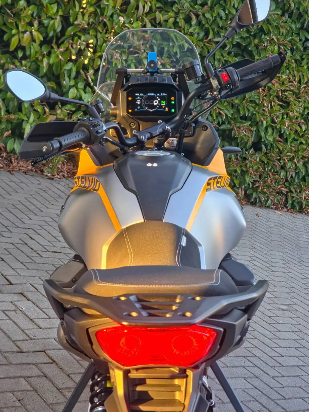 Moto Guzzi Stelvio (2024 - 26) (6)