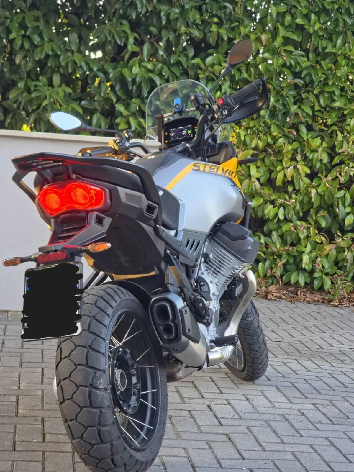 Moto Guzzi Stelvio (2024 - 26) (5)