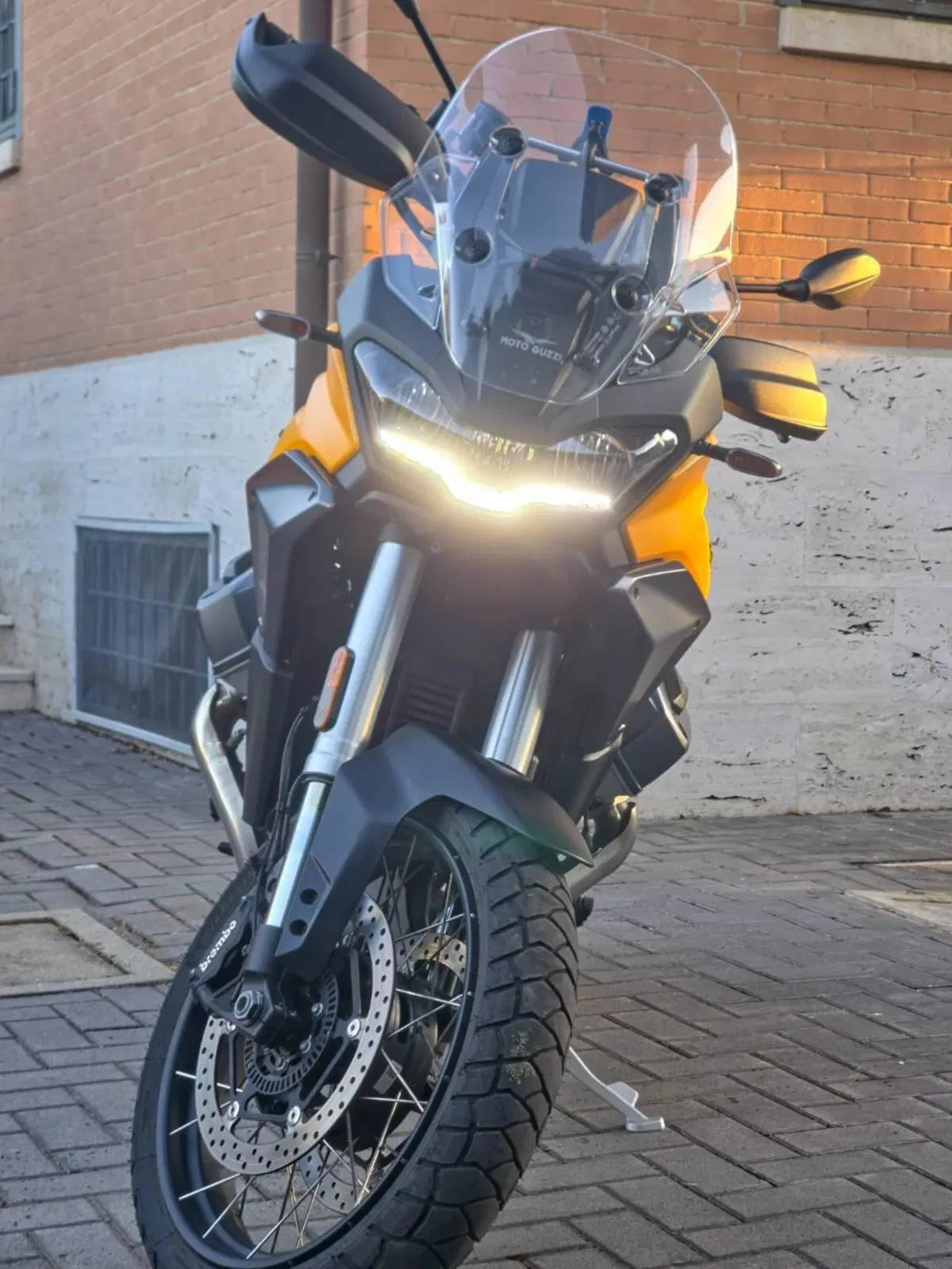 Moto Guzzi Stelvio (2024 - 26) (8)