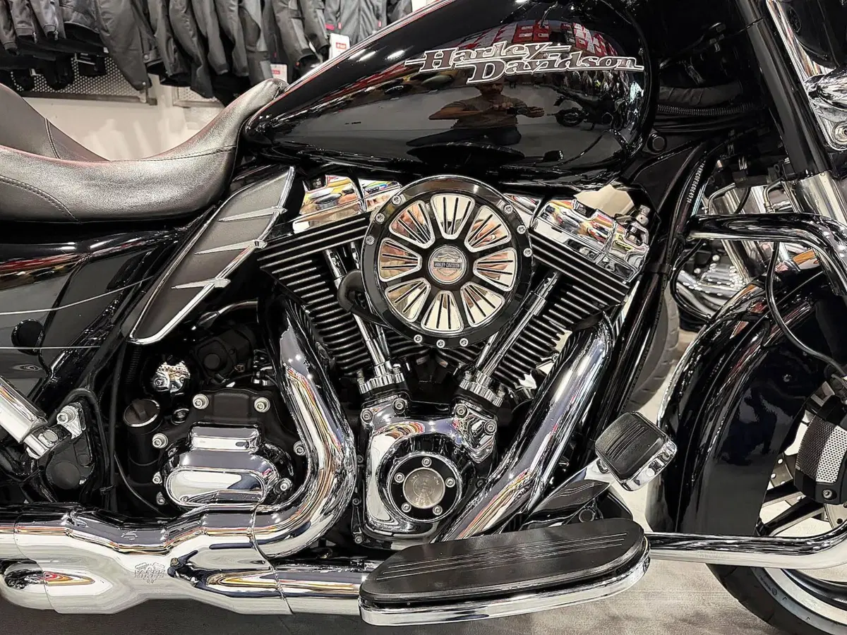 Harley-Davidson 1690 Street Glide Special (2014 - 16) - FLHX (9)