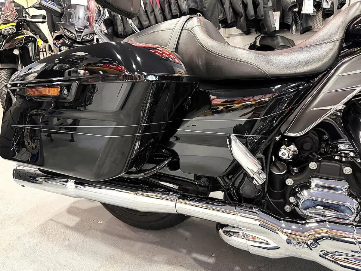 Harley-Davidson 1690 Street Glide Special (2014 - 16) - FLHX (10)