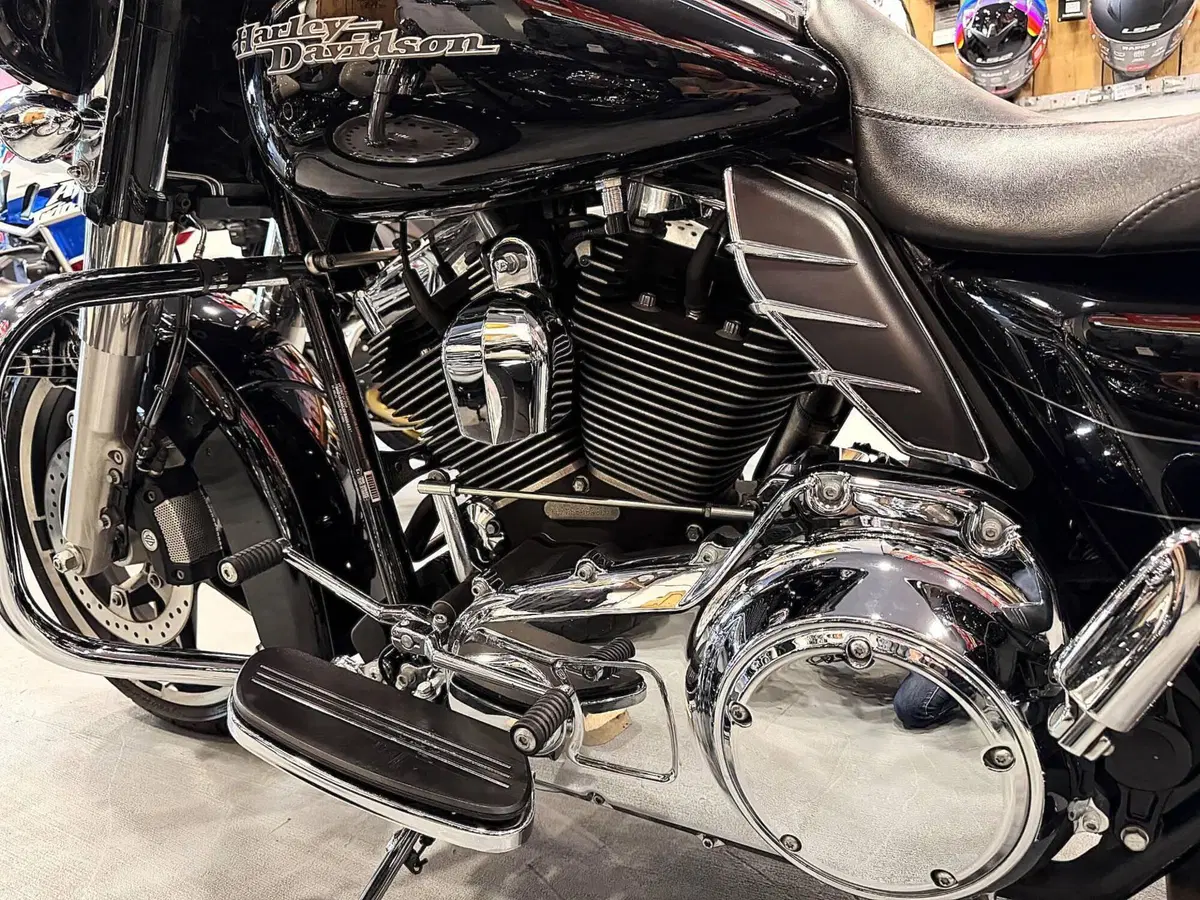 Harley-Davidson 1690 Street Glide Special (2014 - 16) - FLHX (15)