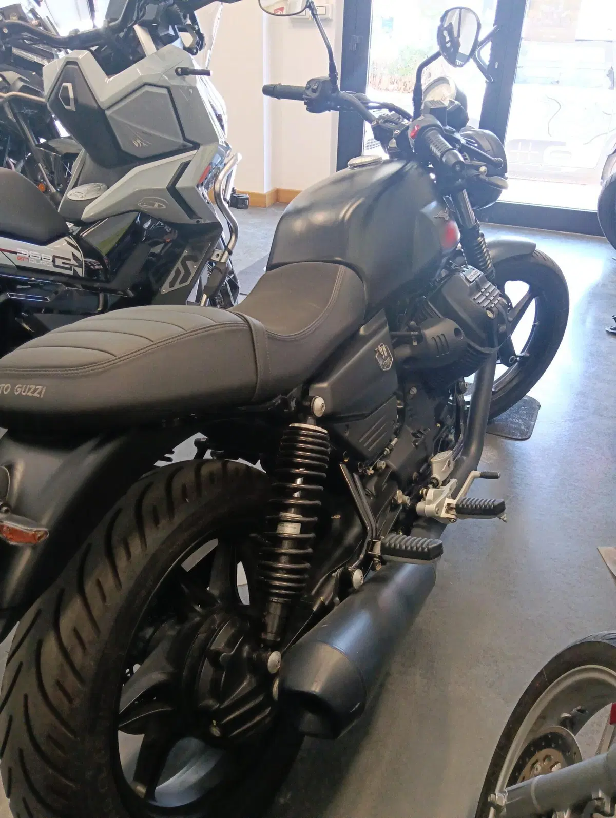 Moto Guzzi V7 Stone (2025 - 26) (3)