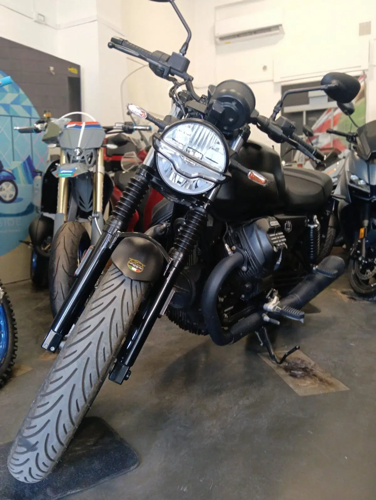 Moto Guzzi V7 Stone (2025 - 26) (6)