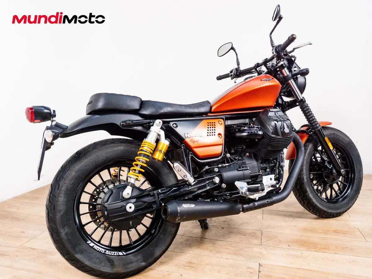 Moto Guzzi V9 Bobber Sport (2019 - 20) (3)