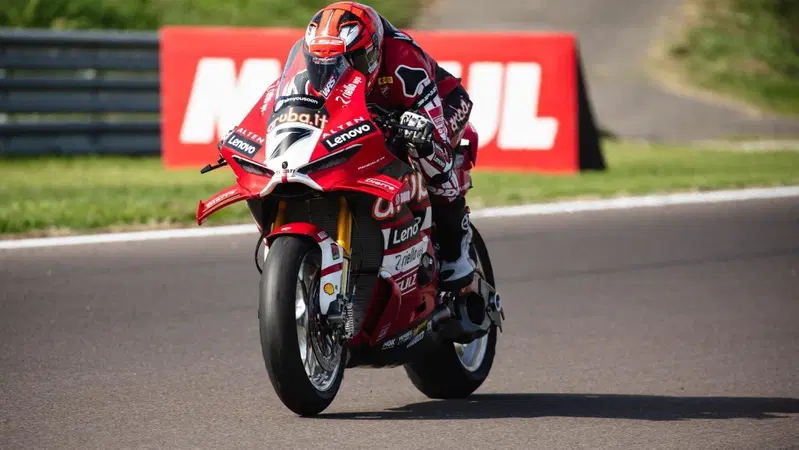 SBK, Nicolò Bulega cade due volte. Primo tempo di Iker Lecuona nelle libere di Cremona