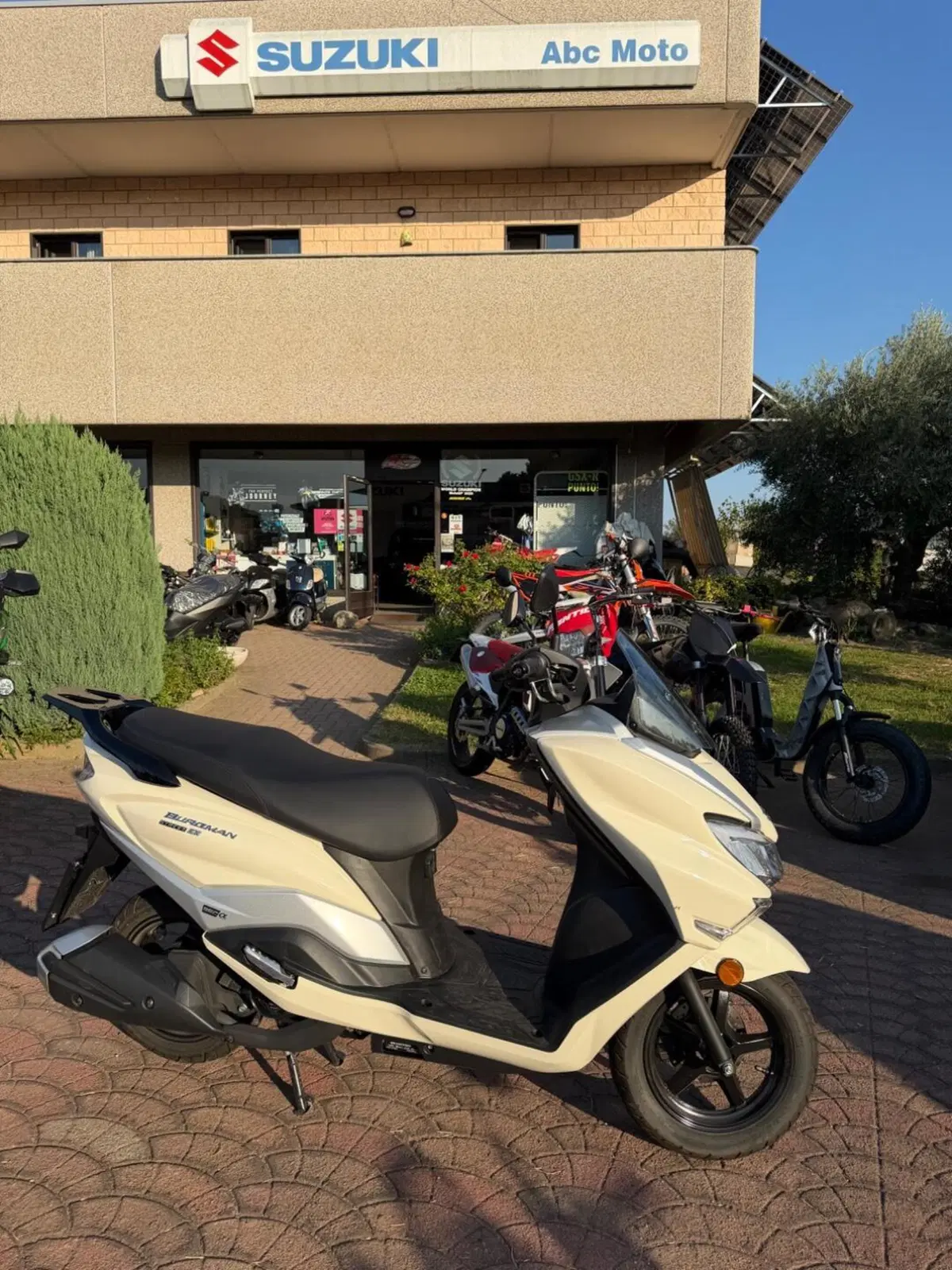 Suzuki Burgman Street 125 Executive (2023 - 26) (2)