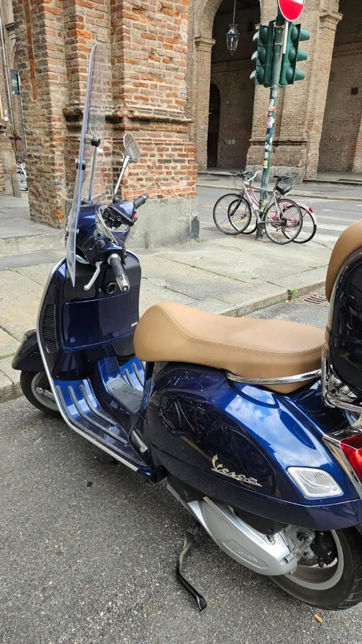 Vespa GTS 300 Hpe (2019) (2)