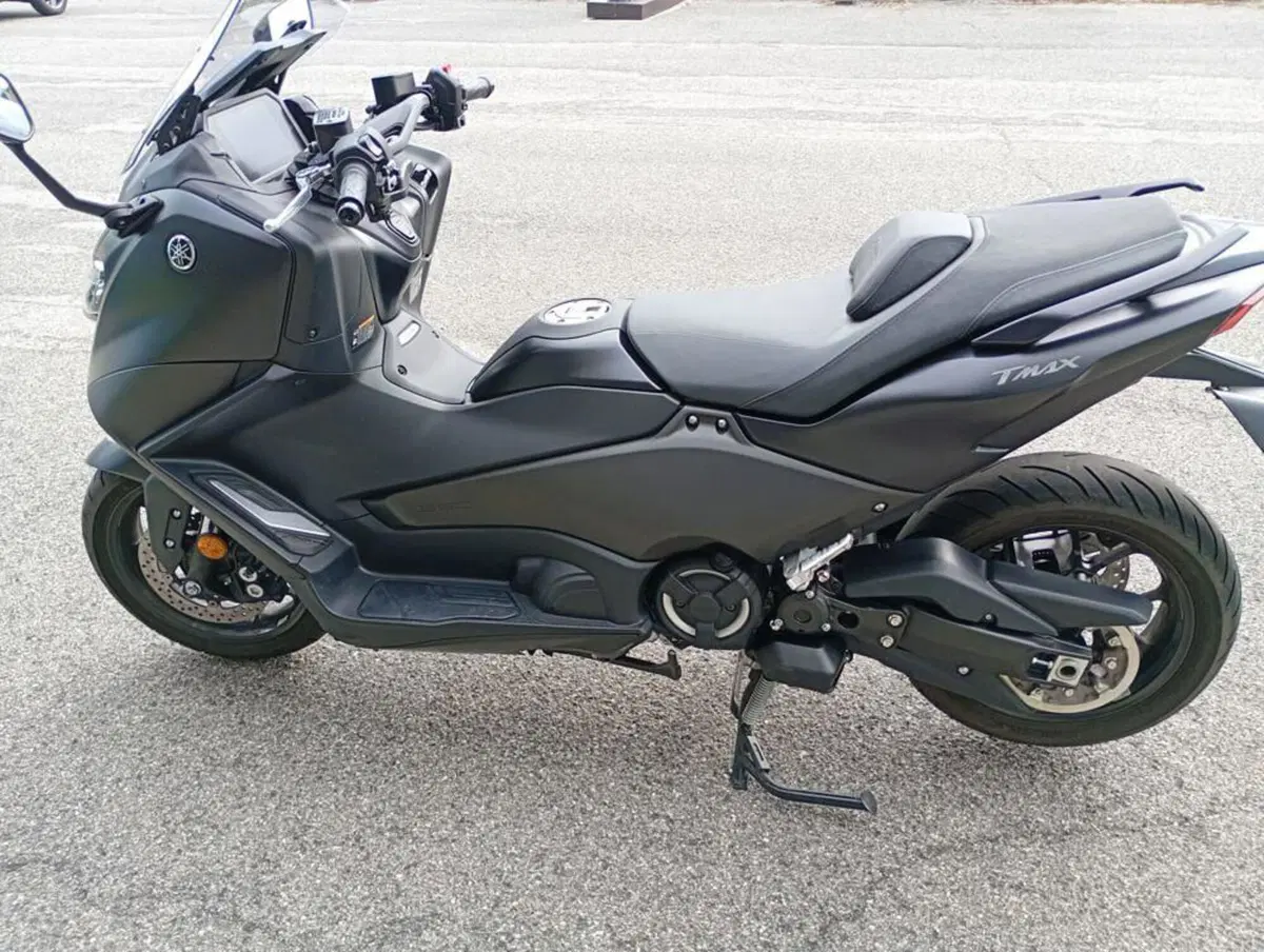 Yamaha T-Max 560 (2022 - 24) (4)