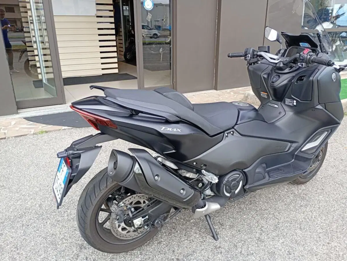 Yamaha T-Max 560 (2022 - 24) (5)