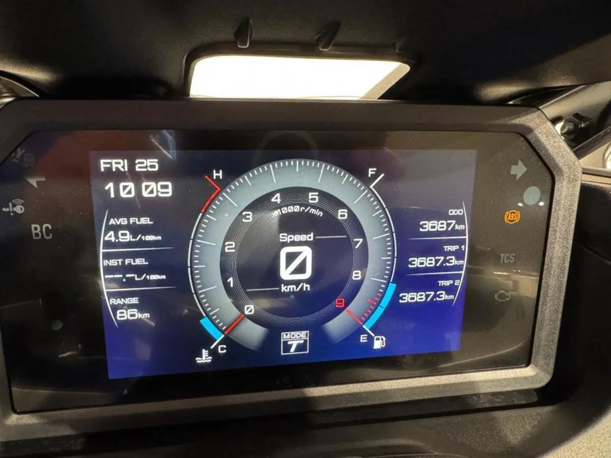 Yamaha T-Max 560 (2025 - 26) (5)