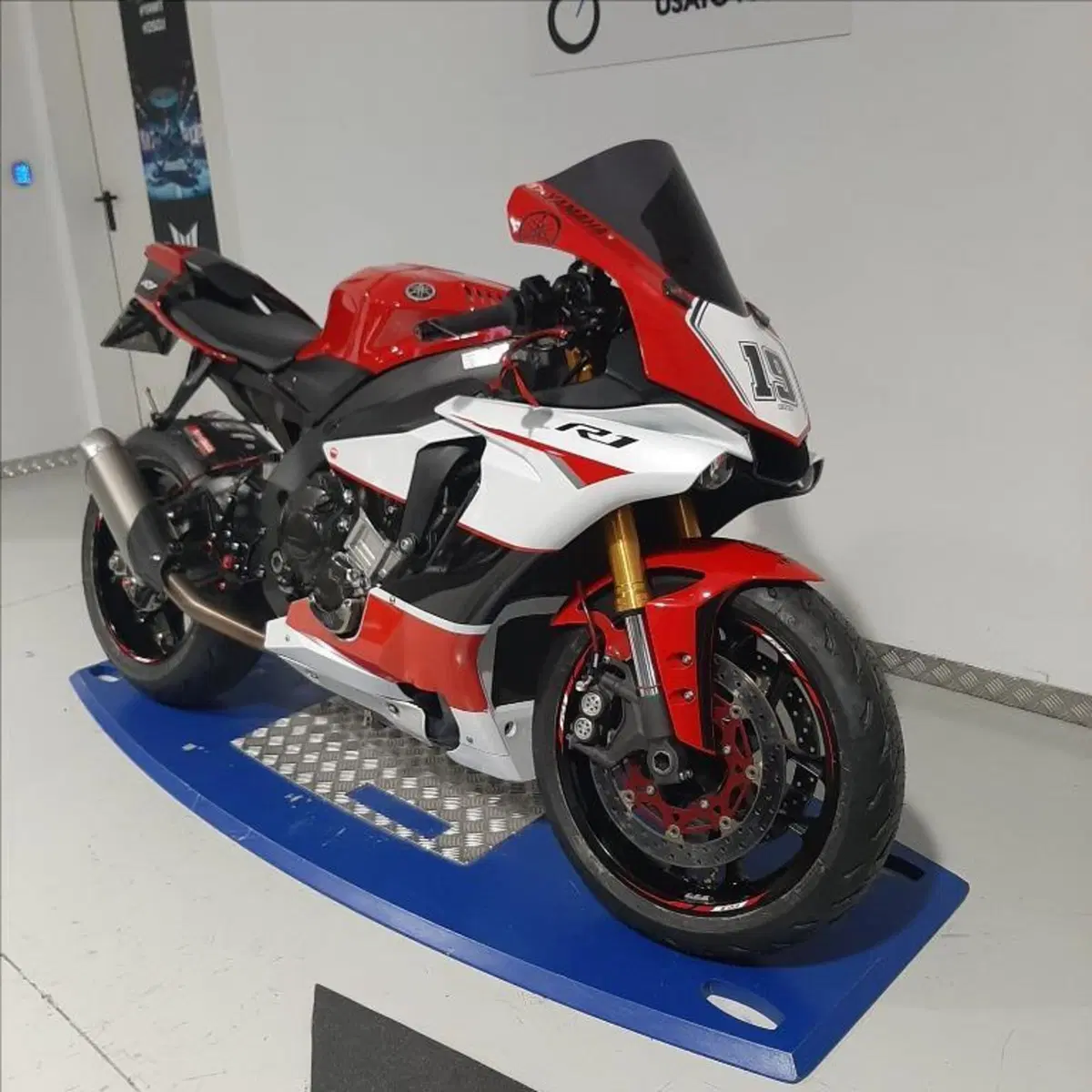 Yamaha YZF R1 (2015 - 16) (2)