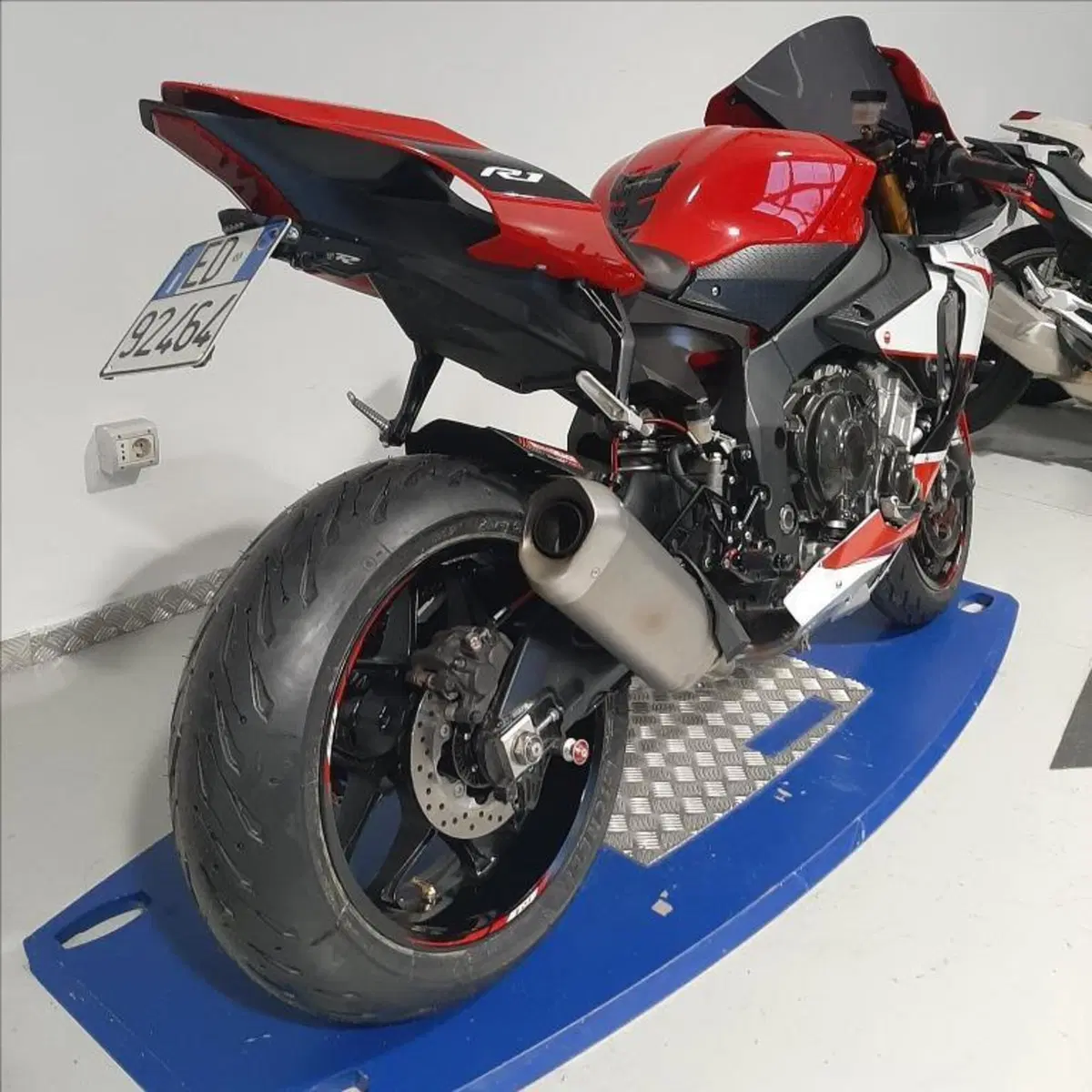 Yamaha YZF R1 (2015 - 16) (6)