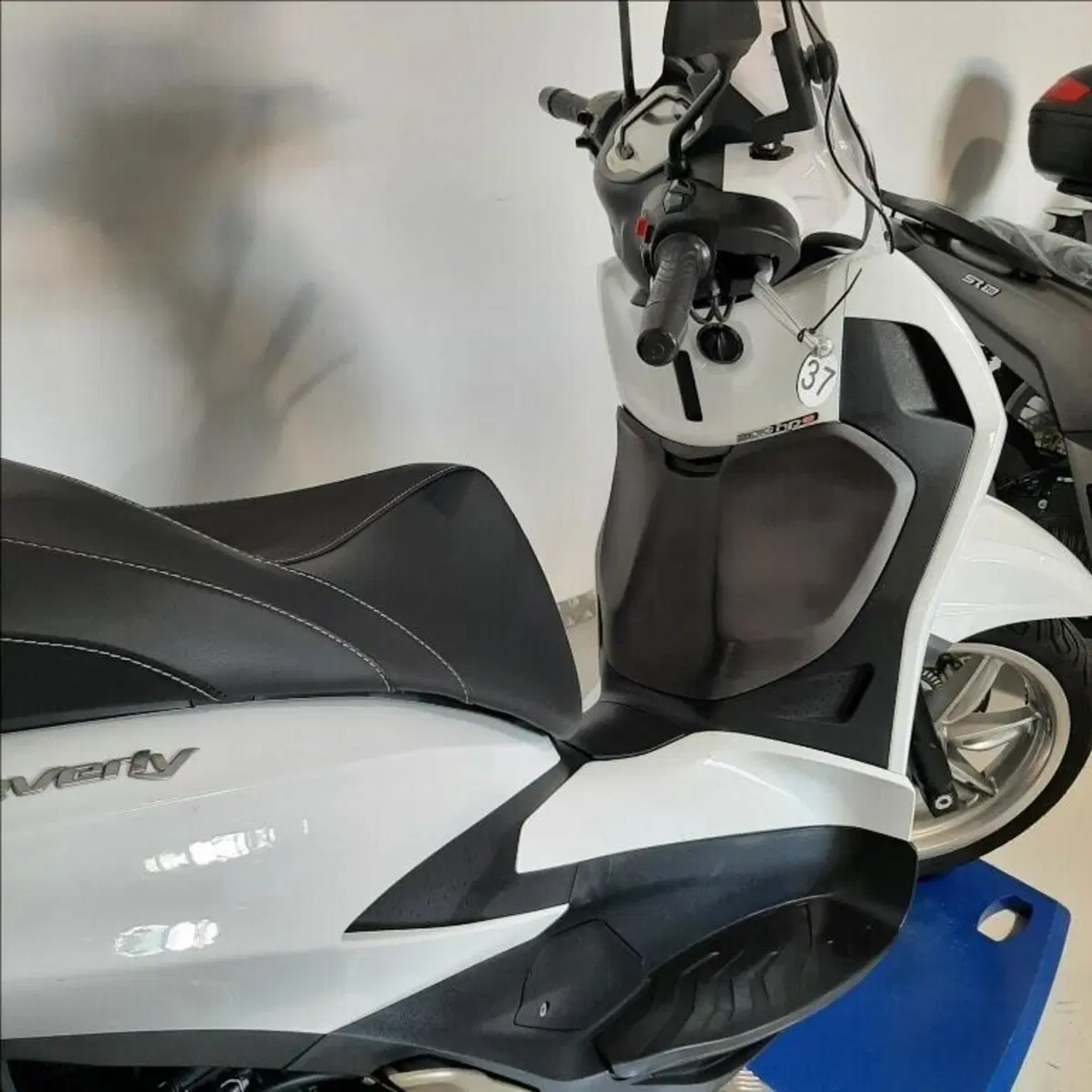 Piaggio Beverly 300 S ABS-ASR (2021 - 25) (9)
