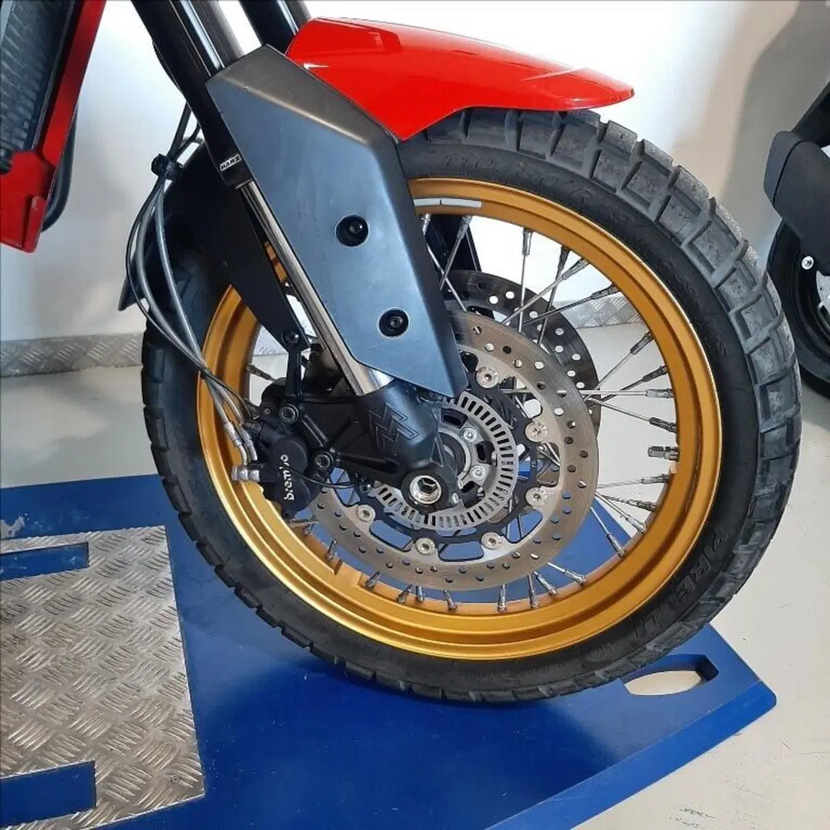 Moto Morini X-Cape 650 Gold Wheels Edition (2022 - 26) (3)