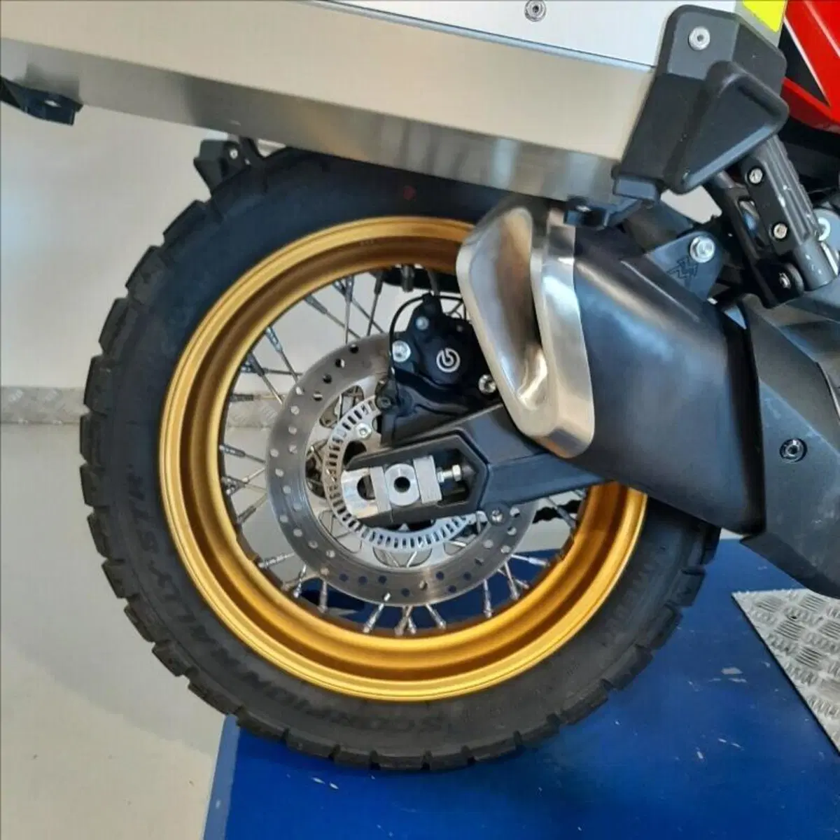 Moto Morini X-Cape 650 Gold Wheels Edition (2022 - 26) (7)