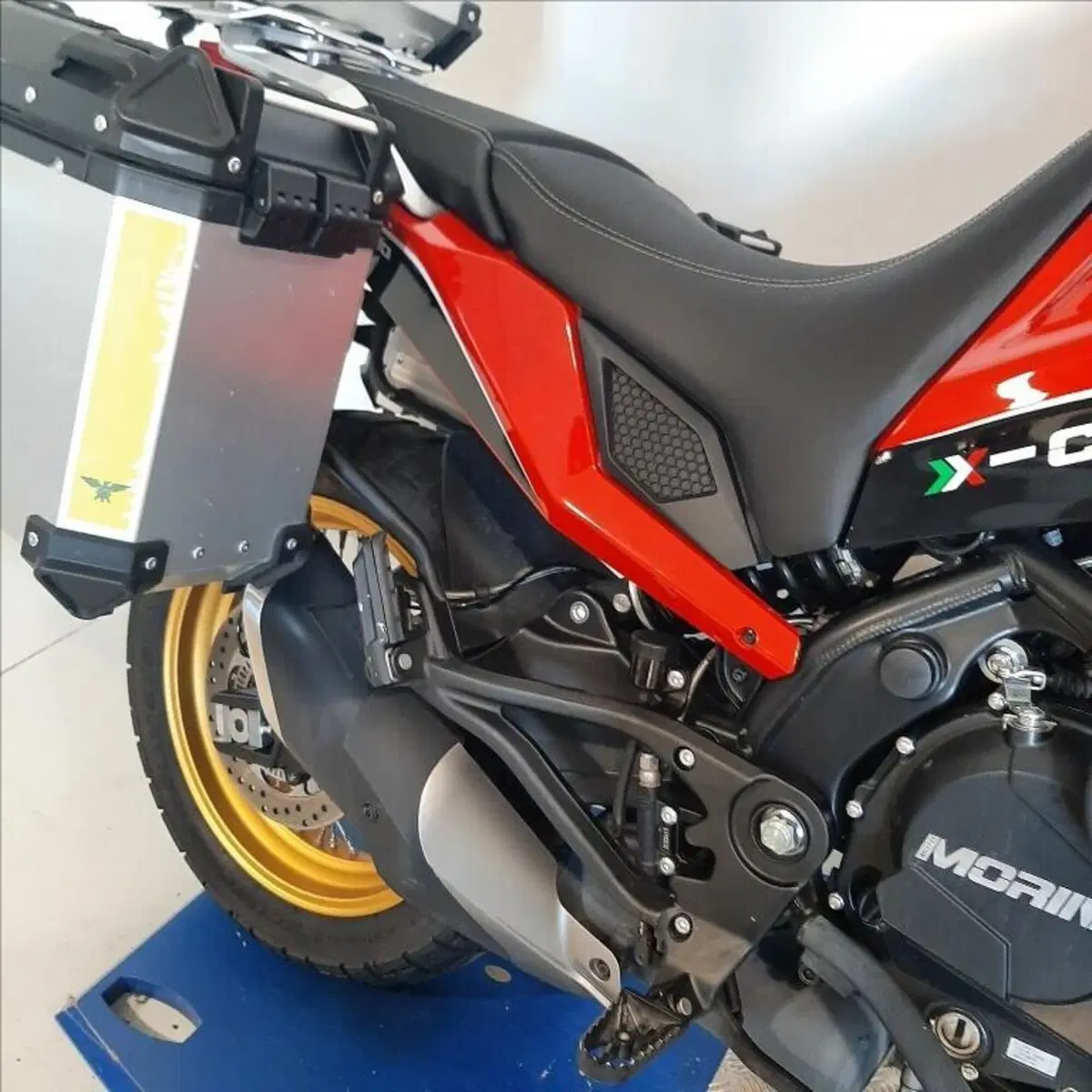 Moto Morini X-Cape 650 Gold Wheels Edition (2022 - 26) (9)