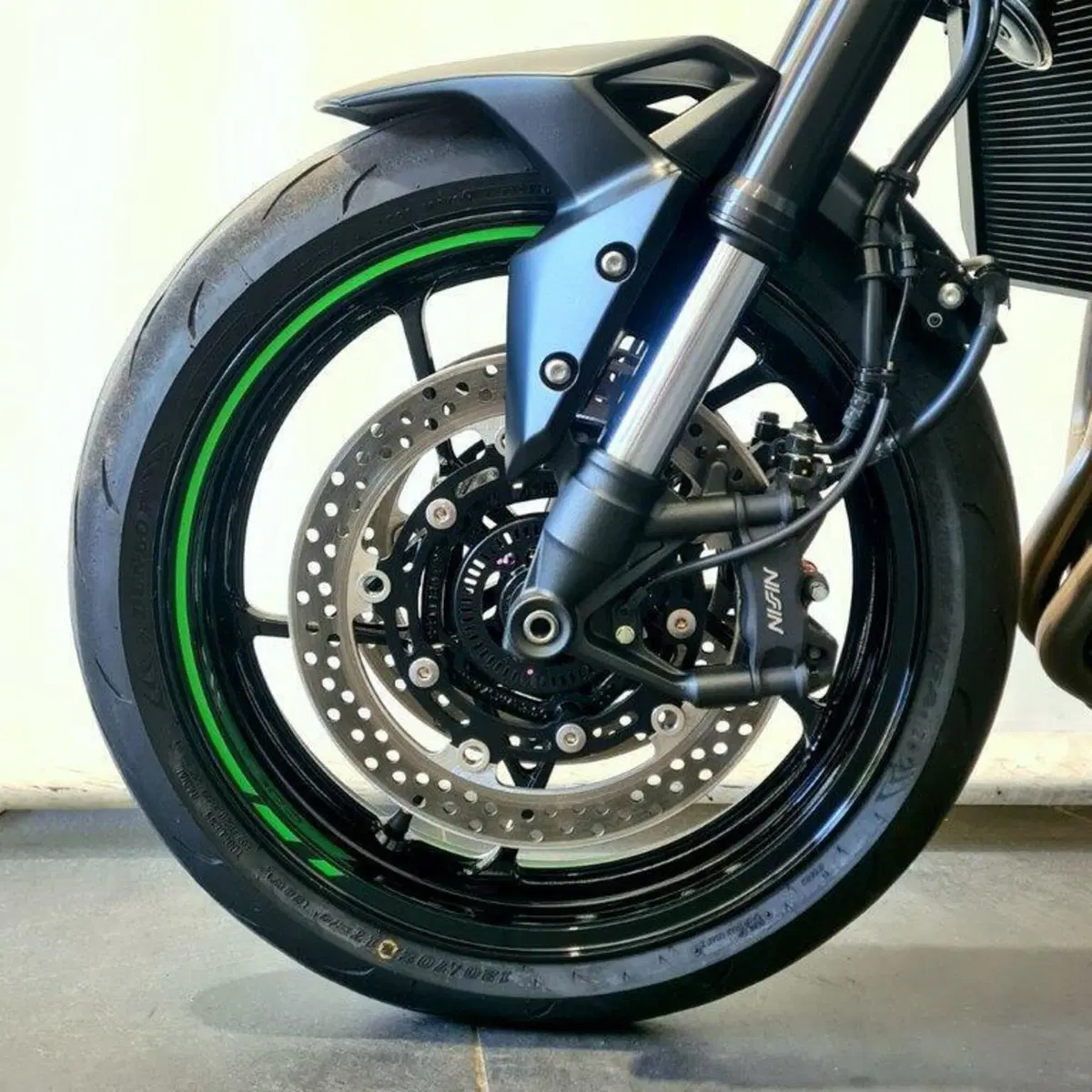 Kawasaki Z 900 (2025 - 26) (7)