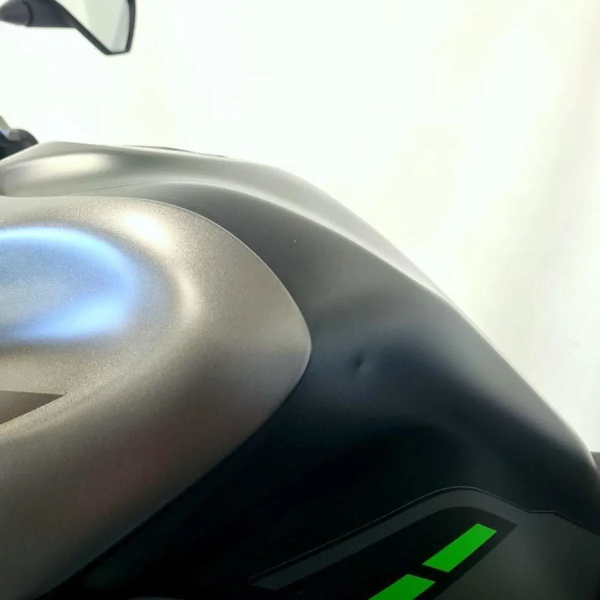 Kawasaki Z 900 (2025 - 26) (11)