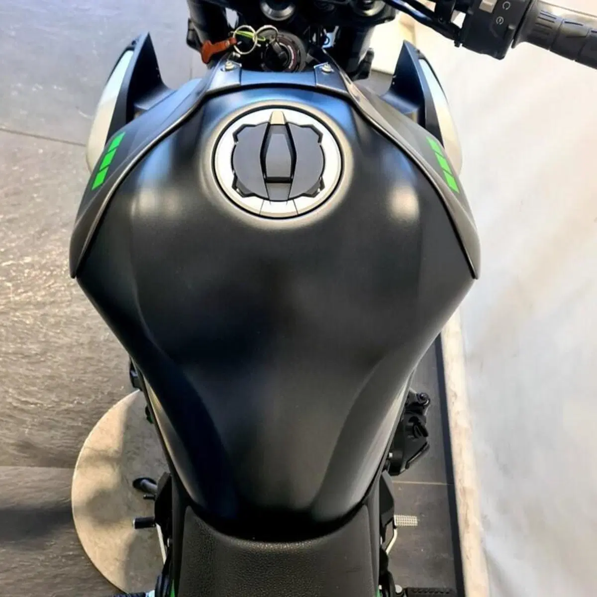 Kawasaki Z 900 (2025 - 26) (6)