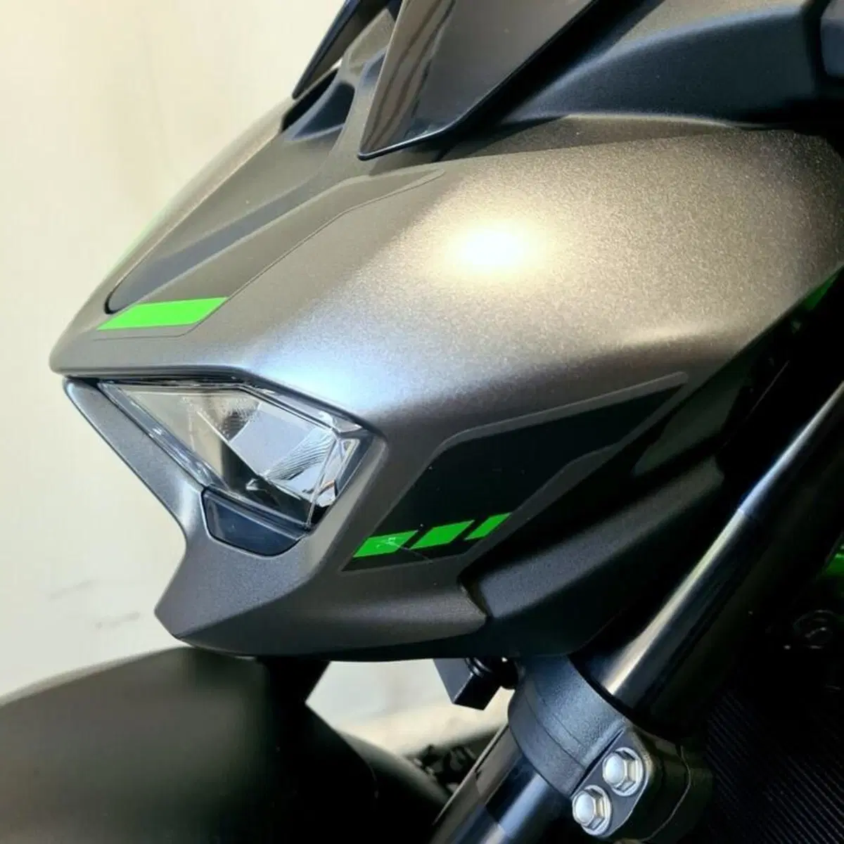 Kawasaki Z 900 (2025 - 26) (9)