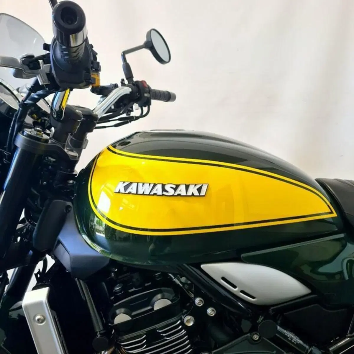 Kawasaki Z 900 RS (2022 - 25) (9)
