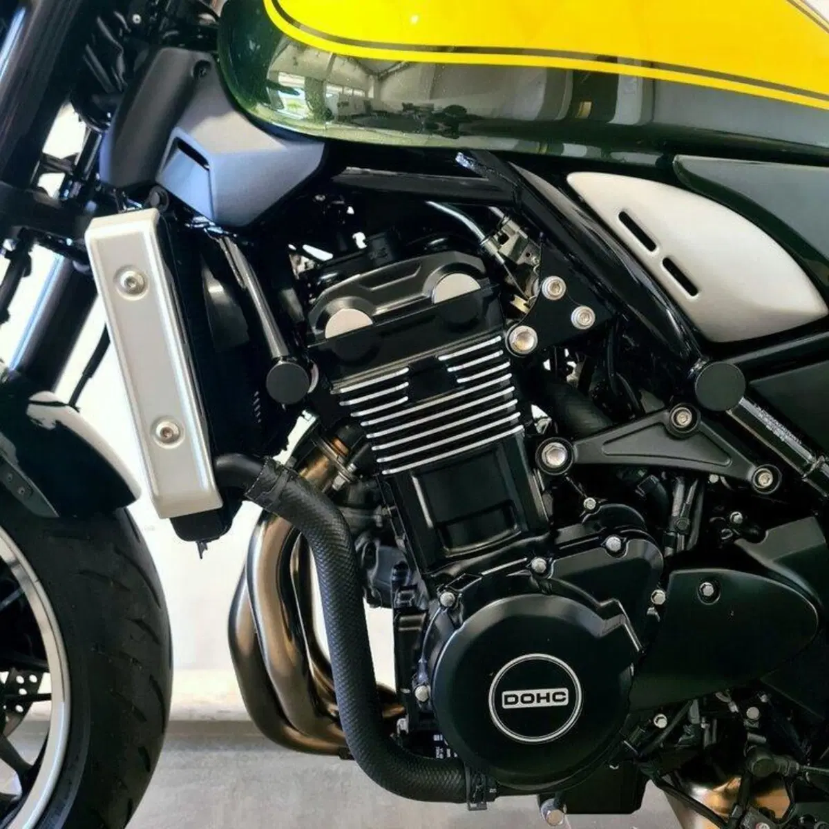 Kawasaki Z 900 RS (2022 - 25) (10)