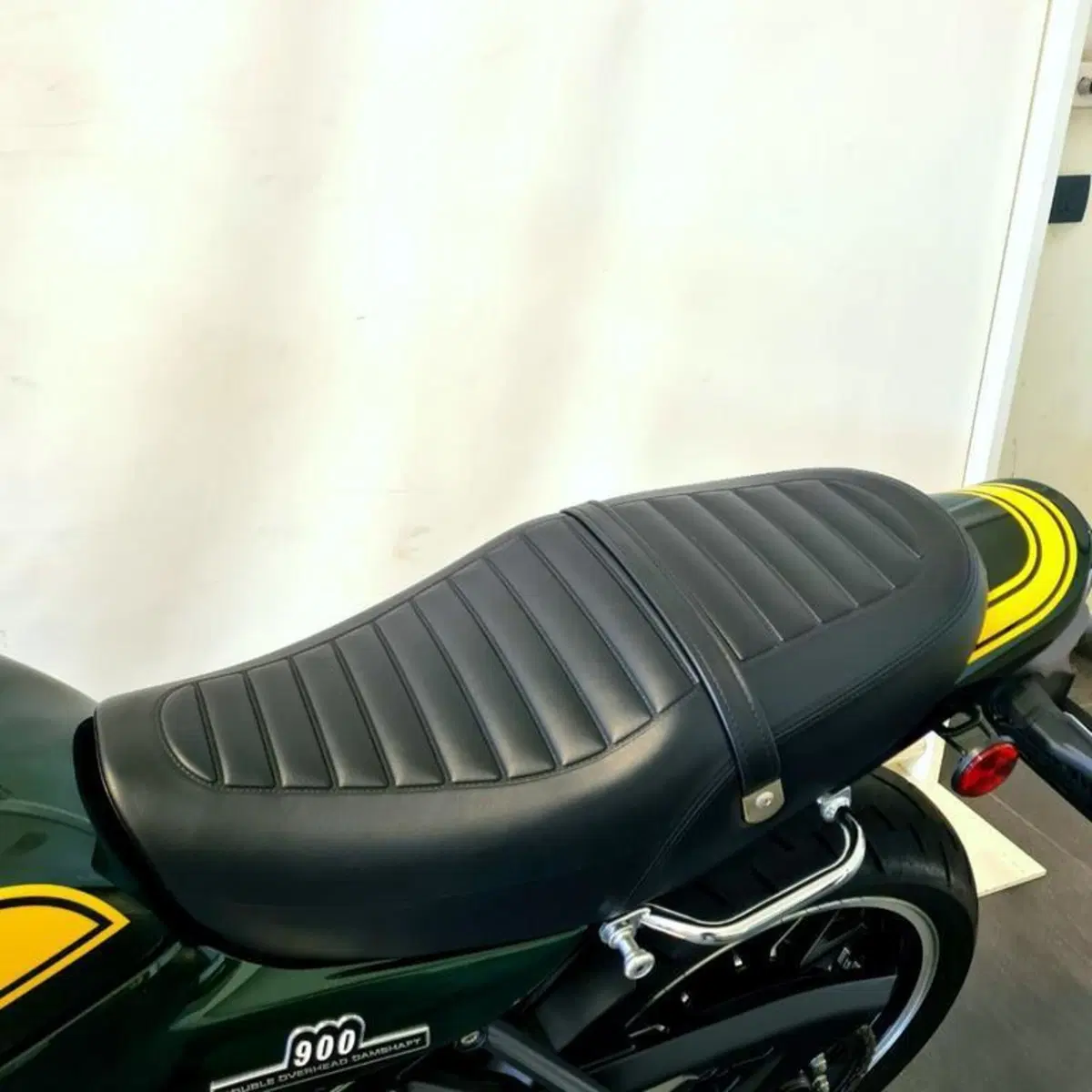 Kawasaki Z 900 RS (2022 - 25) (12)