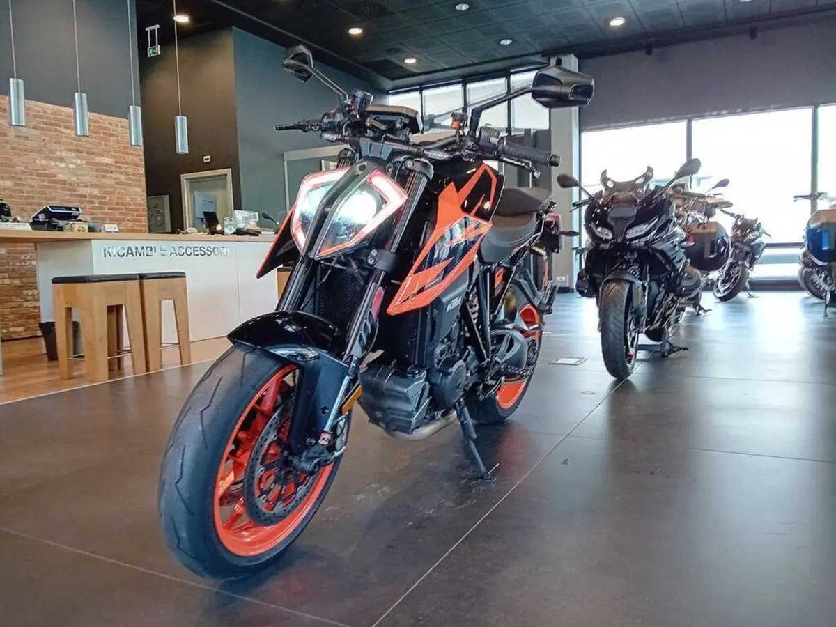 KTM 1290 Super Duke R (2019) (2)