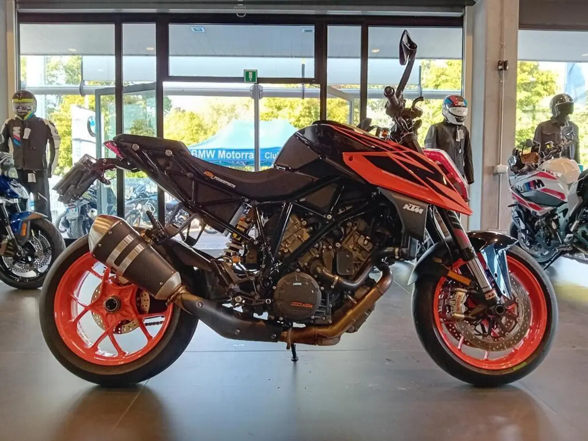 KTM 1290 Super Duke R (2019) (4)