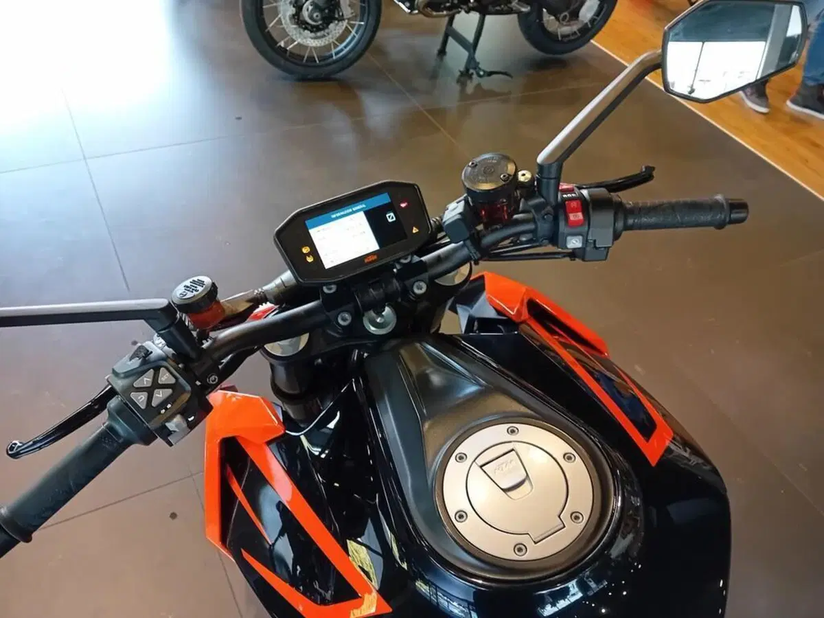 KTM 1290 Super Duke R (2019) (7)