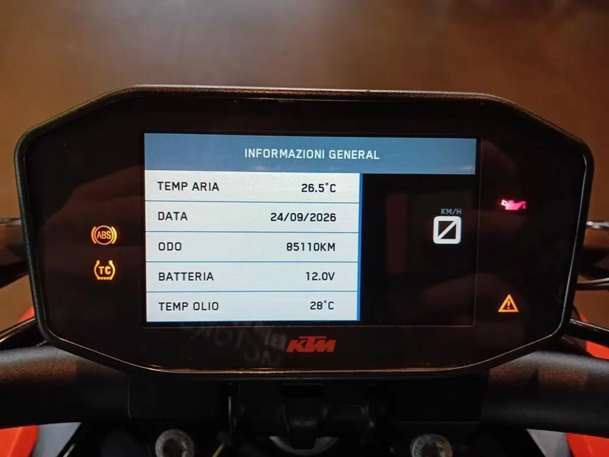 KTM 1290 Super Duke R (2019) (8)