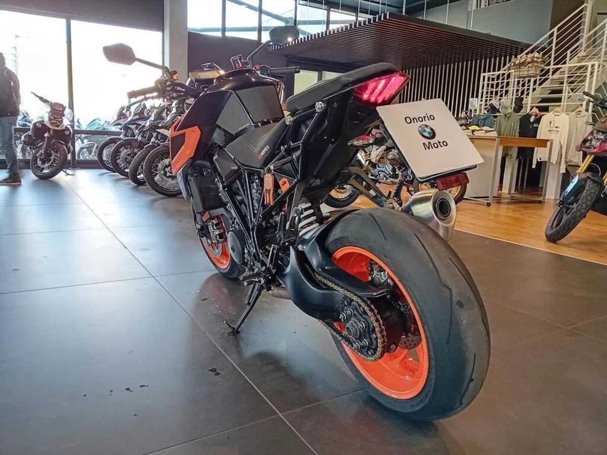 KTM 1290 Super Duke R (2019) (6)