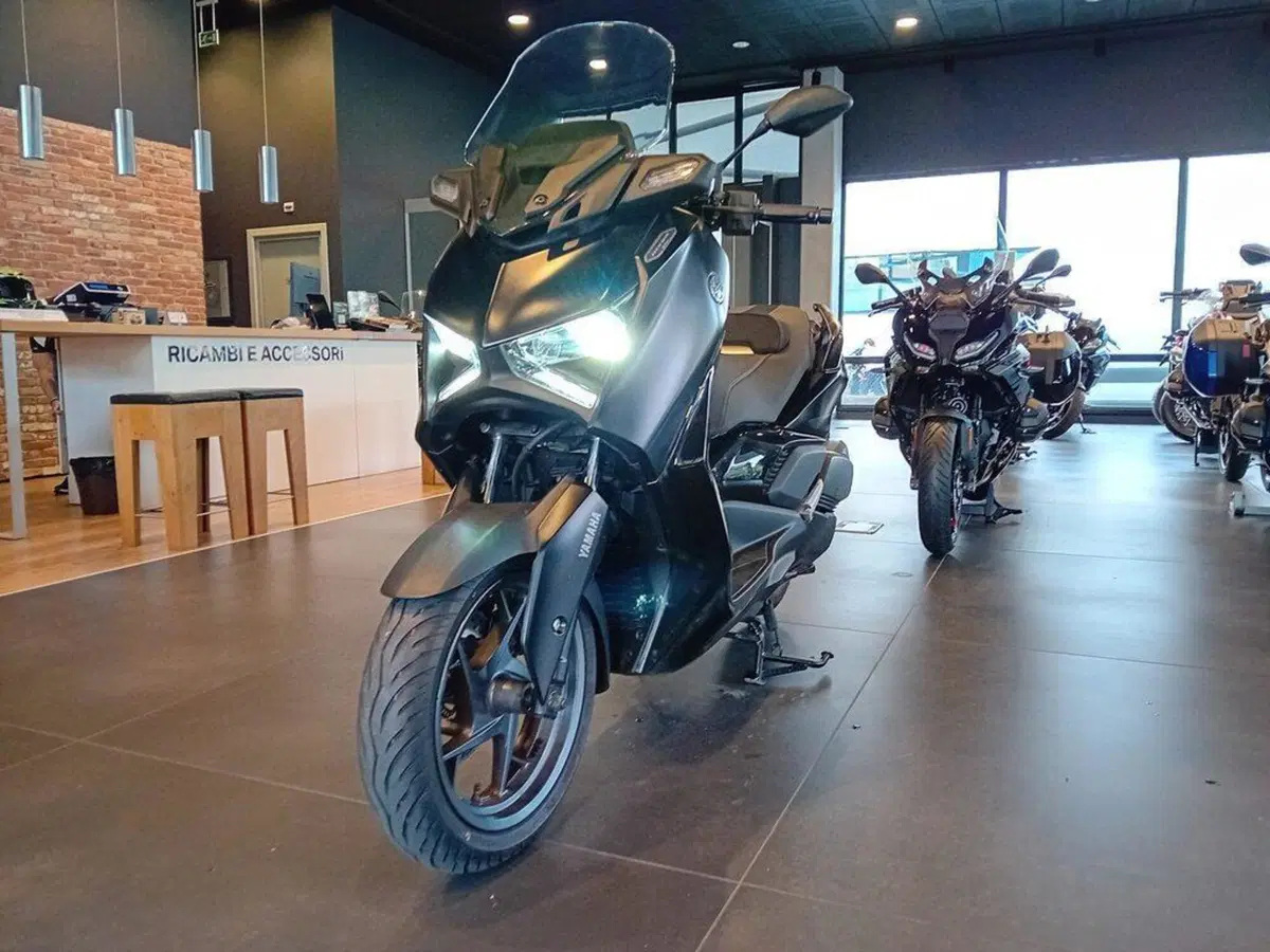 Yamaha X-Max 300 Tech Max (2021 - 24) (2)