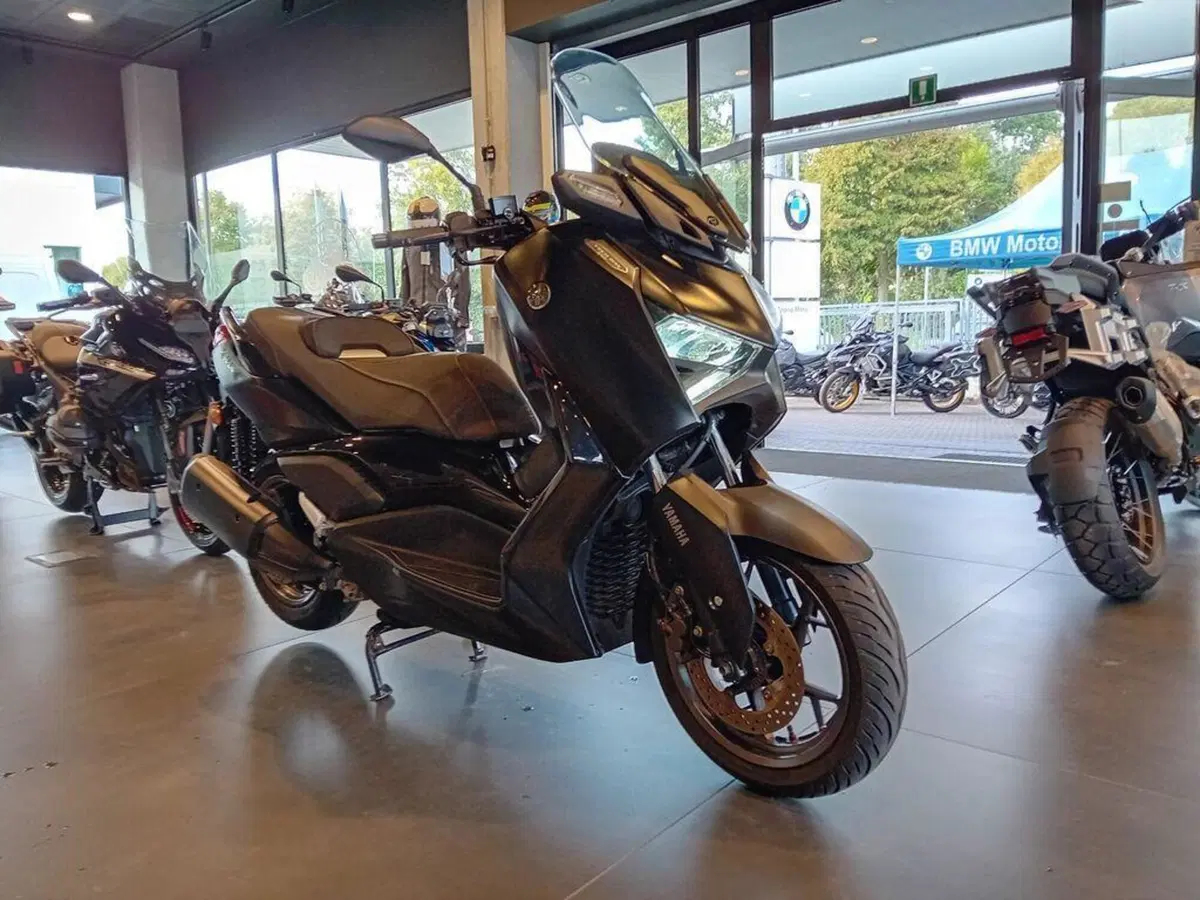 Yamaha X-Max 300 Tech Max (2021 - 24) (3)